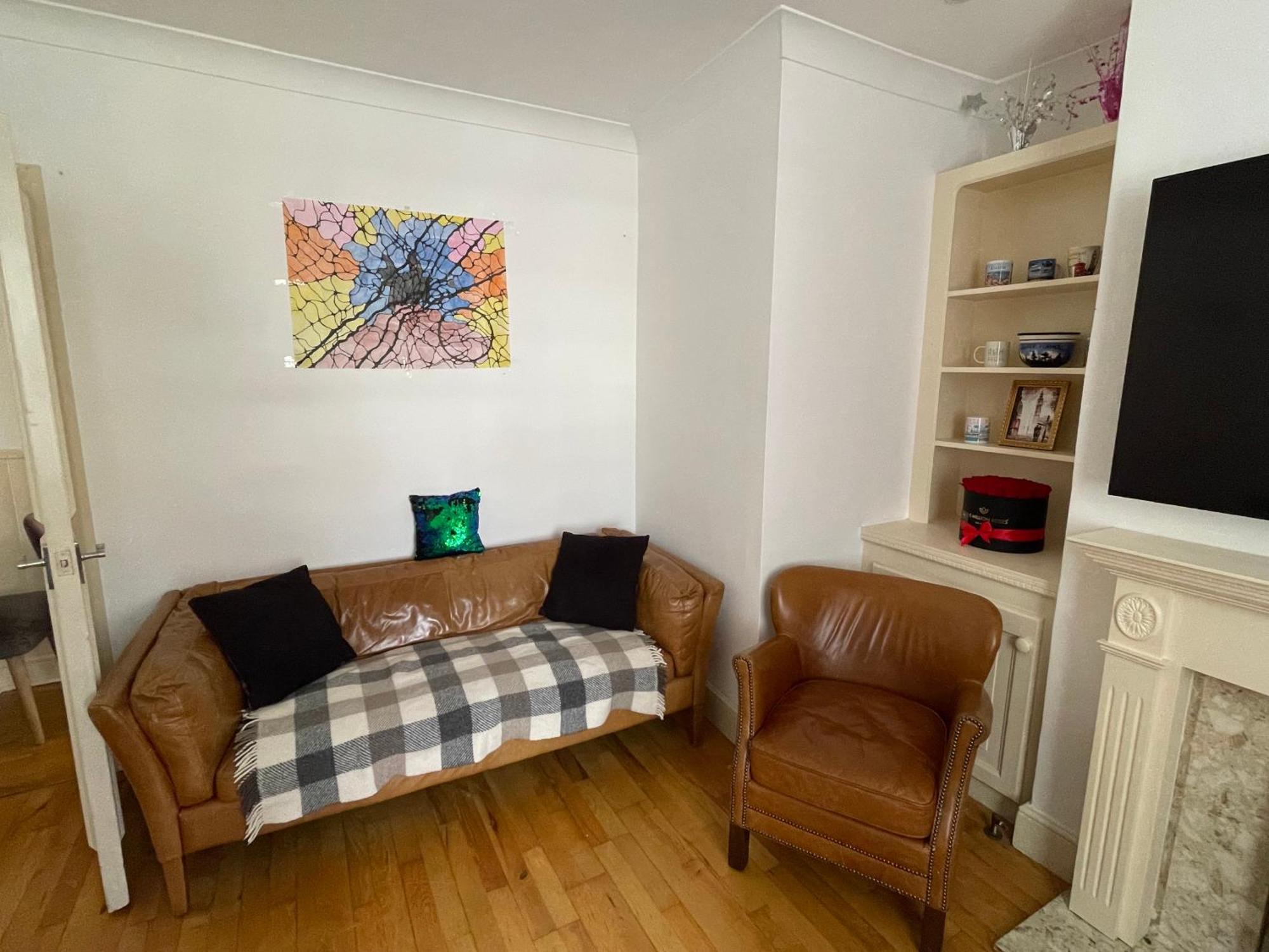 Gazde/Camere de închiriat Cozy House *